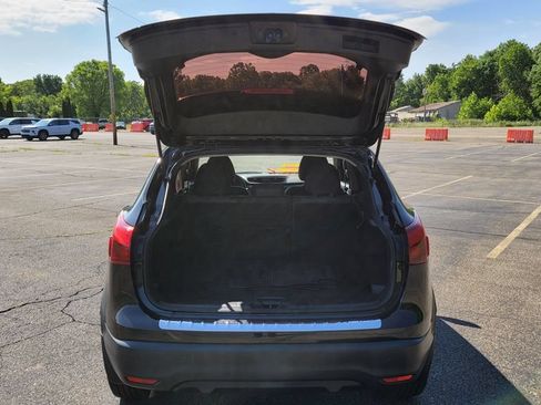 Used 2018 Nissan Rogue Sport SV w/ SV All-Weather Package AWD/4WD image 11