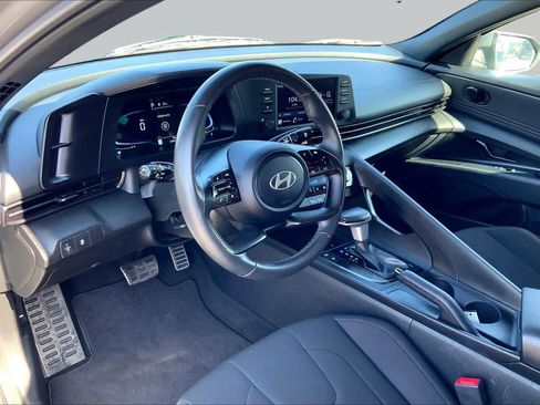 Used 2025 Hyundai Elantra Sport FWD image 15