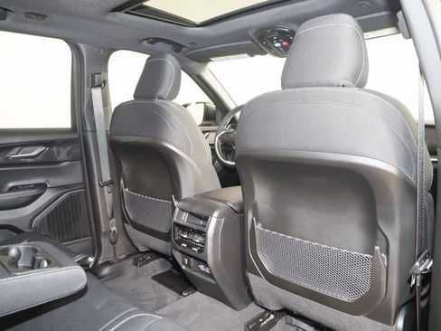 Used 2025 Jeep Grand Cherokee Laredo X w/ Luxury Tech Group I image 14