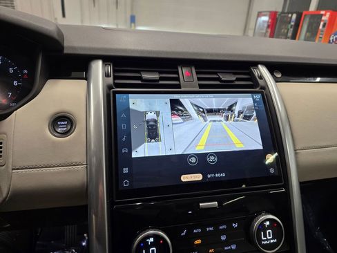 Used 2025 Land Rover Discovery S image 24