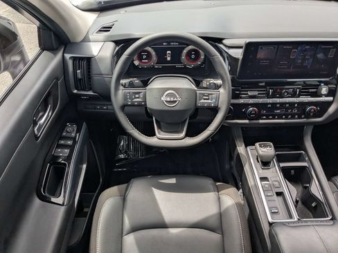 Used 2026 Nissan Pathfinder SL FWD image 16