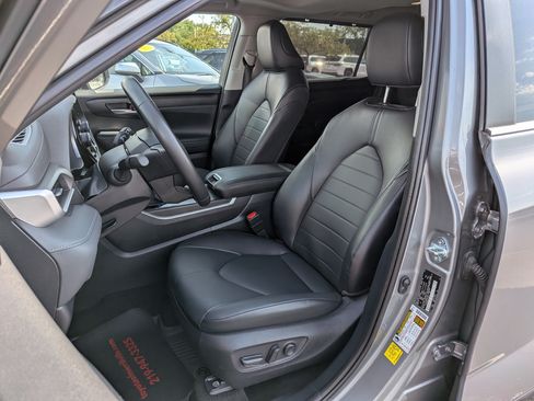 Certified 2025 Toyota Highlander XLE AWD/4WD image 14