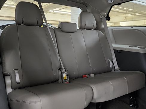 Used 2017 Toyota Sienna XLE Premium AWD/4WD image 22