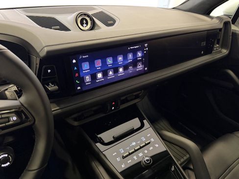 New 2026 Porsche Cayenne GTS image 18