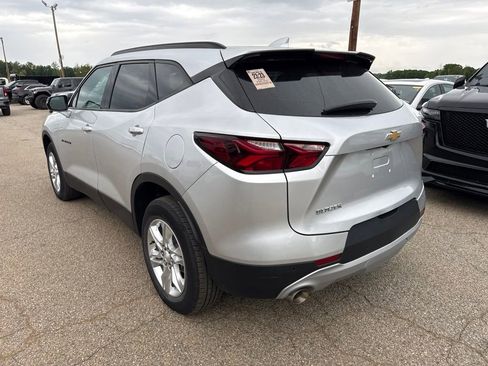 Used 2022 Chevrolet Blazer LT FWD image 2