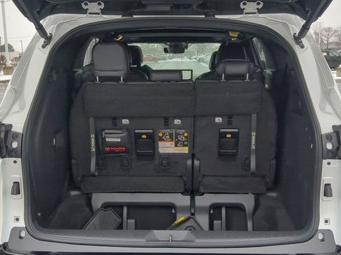 Used 2025 Toyota Sienna Platinum image 18