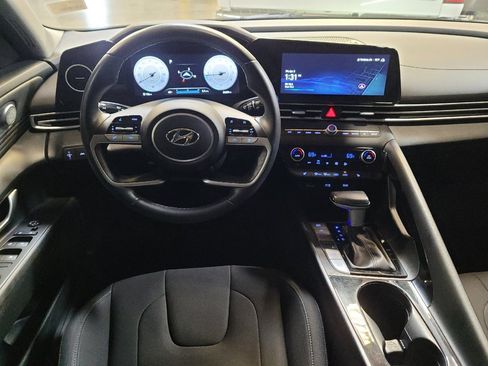 Used 2023 Hyundai Elantra SEL w/ Convenience Package FWD image 22