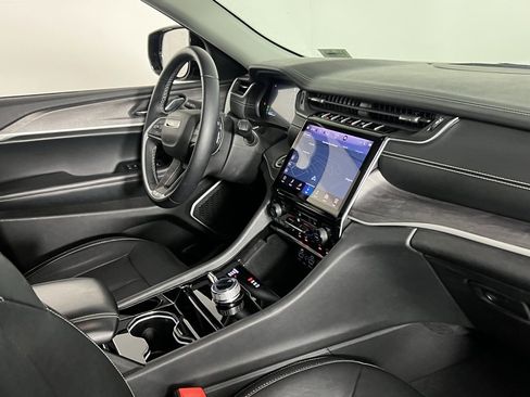 Used 2022 Jeep Grand Cherokee Limited image 31