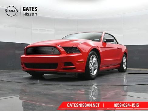 Used 2014 Ford Mustang Convertible w/ Equipment Group 102A RWD image 29