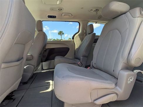 Used 2018 Chrysler Pacifica Touring Plus w/ Tire & Wheel Group image 14