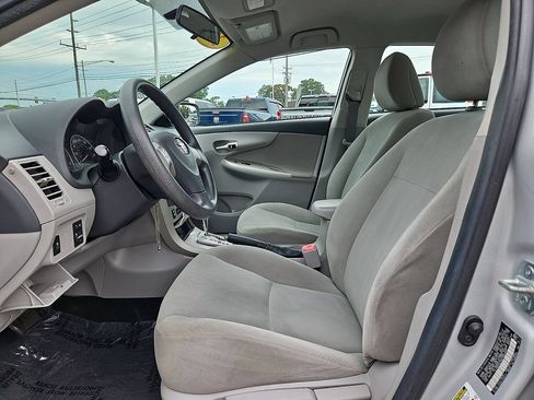 Used 2013 Toyota Corolla LE FWD image 14