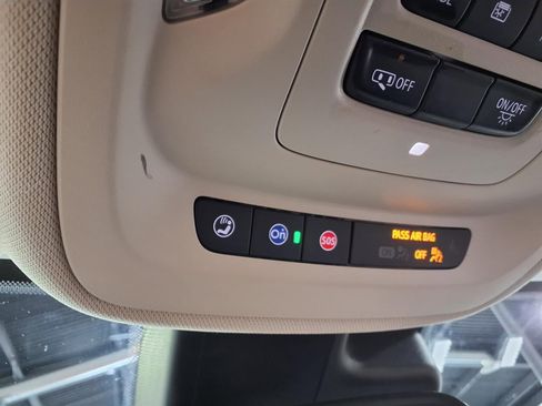Used 2021 Buick Envision Essence w/ Technology Package I AWD/4WD image 12