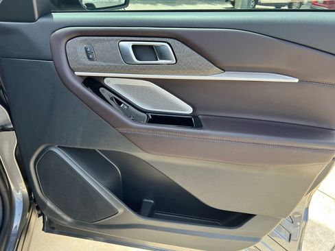Used 2025 Ford Explorer Platinum RWD image 6
