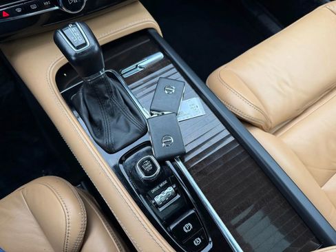 Used 2018 Volvo XC90 T6 Momentum w/ Convenience Package image 20