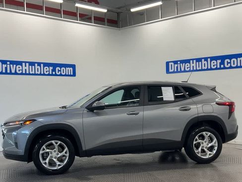 Used 2024 Chevrolet Trax LS w/ LS Convenience Package FWD image 7