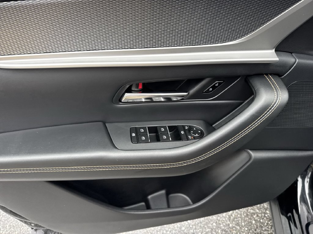 Certified 2025 MAZDA CX-70 Plug-In Hybrid w/ Premium Plus AWD/4WD image 40