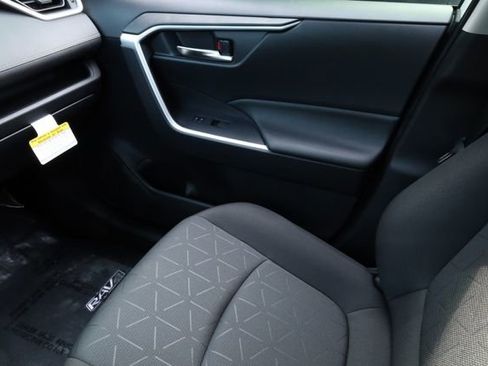 Used 2025 Toyota RAV4 XLE image 24