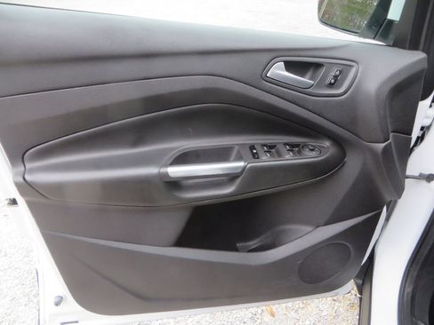 Used 2013 Ford Escape SE w/ Class II Trailer Tow Pkg image 16