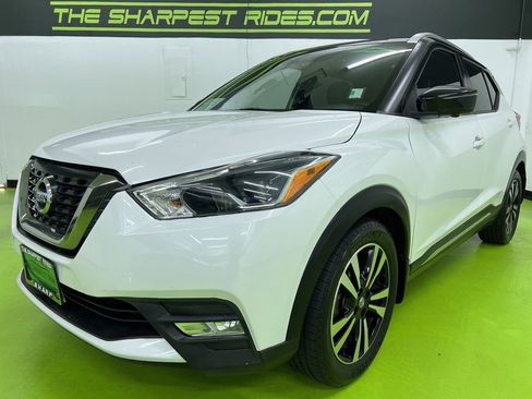 Used 2018 Nissan Kicks SR w/ Premium Package FWD image 5
