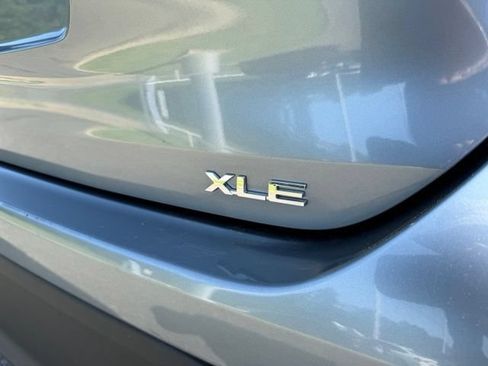 Used 2020 Toyota Highlander XLE FWD image 9