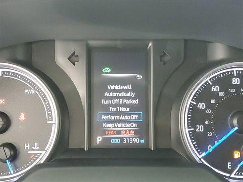 Used 2022 Toyota Venza LE image 27