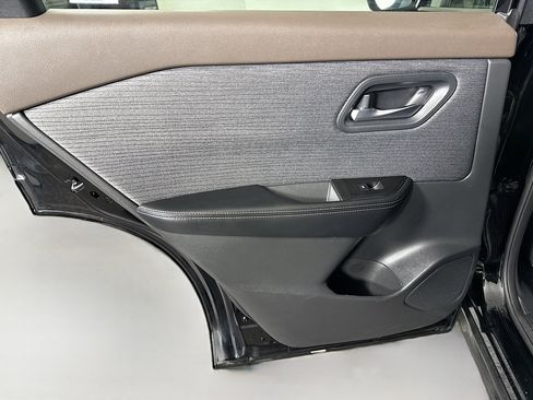 Used 2023 Nissan Rogue SV image 26