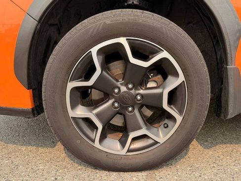 Used 2013 Subaru Crosstrek 2.0i Premium w/ Popular Pkg 1 AWD/4WD image 9