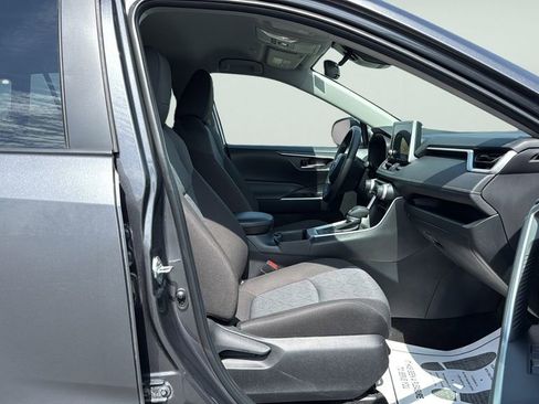 Used 2025 Toyota RAV4 XLE AWD/4WD image 11