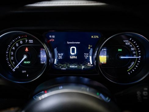 Used 2021 Jeep Wrangler Unlimited Sahara image 29