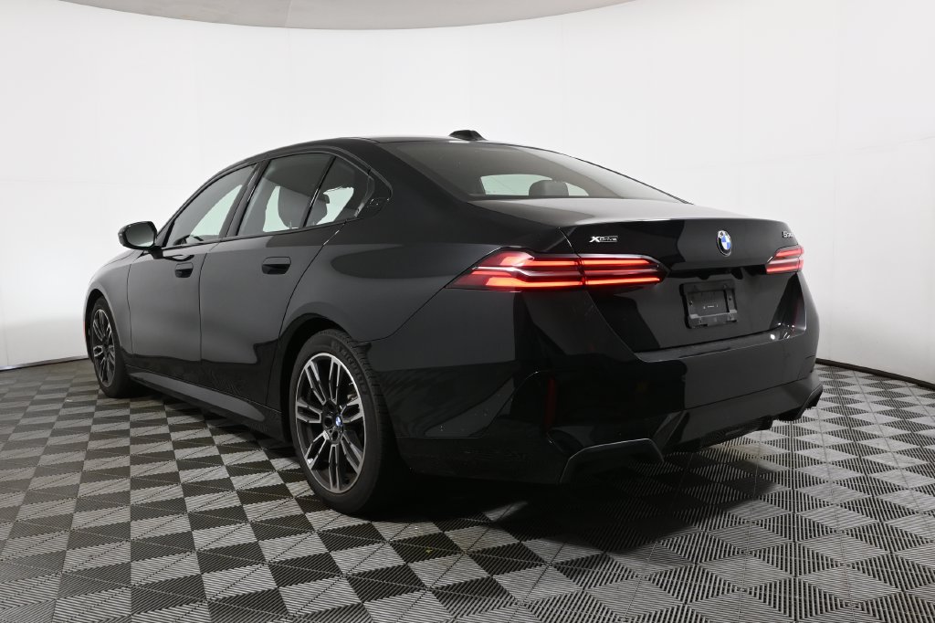 Certified 2024 BMW 530i xDrive w/ M Sport Package AWD/4WD image 9