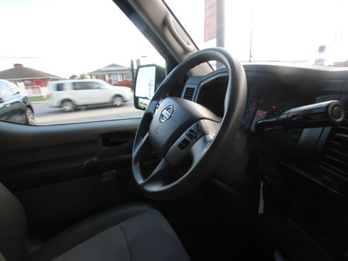 Used 2017 Nissan NV 3500 SV RWD image 14