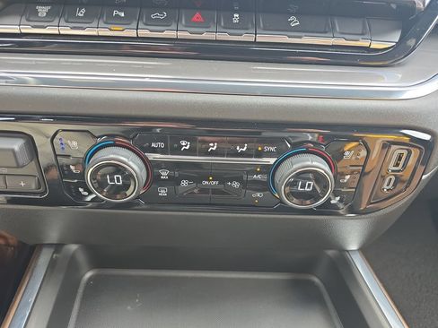 Used 2024 Chevrolet Silverado 2500 High Country w/ High Country Premium Package AWD/4WD image 38