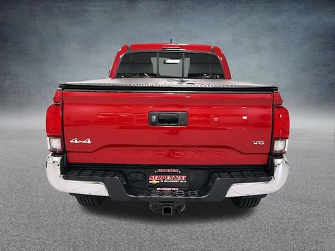Used 2018 Toyota Tacoma SR5 AWD/4WD image 8