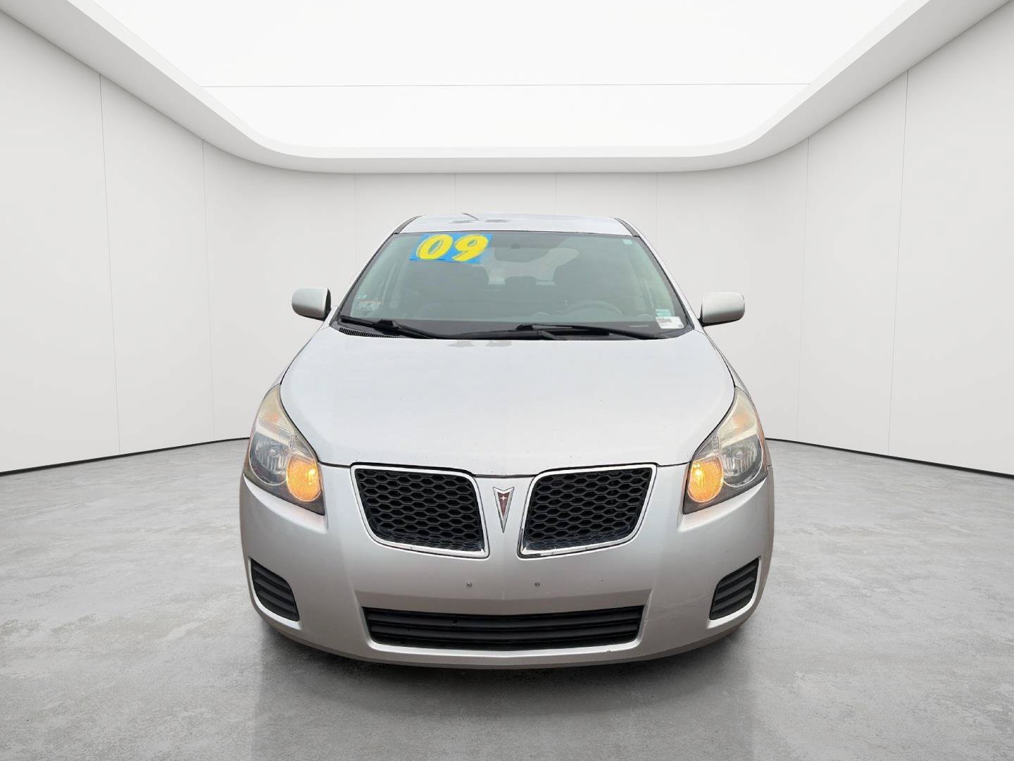 Used 2009 Pontiac Vibe w/ Preferred Package FWD image 2