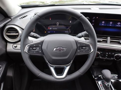 Used 2025 Chevrolet Trax ACTIV w/ Sunroof Package FWD image 16