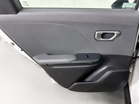 Used 2025 Kia K4 FWD image 25