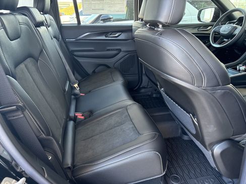 New 2025 Jeep Grand Cherokee Altitude image 14