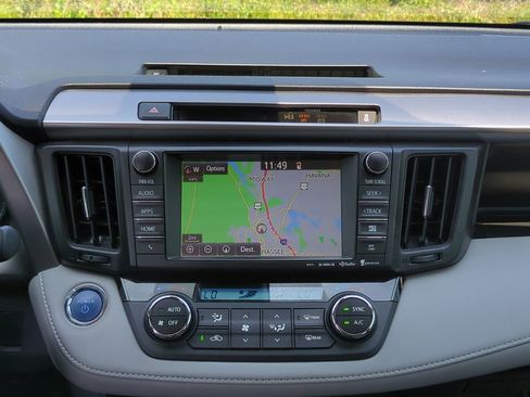 Used 2016 Toyota RAV4 Limited AWD/4WD image 18