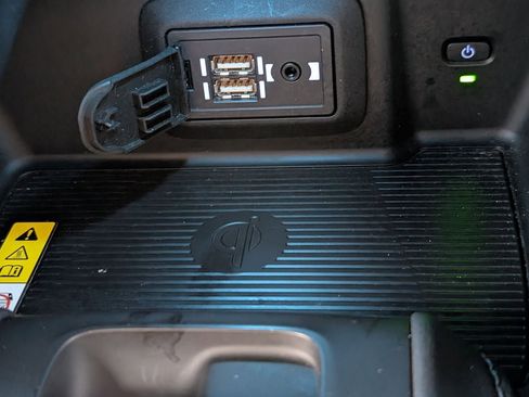 Used 2022 Toyota Venza LE image 20