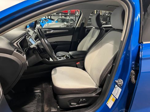 Used 2019 Ford Fusion SE w/ Equipment Group 151A image 9