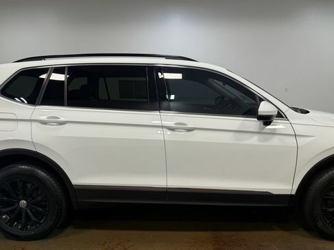 Used 2018 Volkswagen Tiguan SE w/ Panoramic Sunroof Package AWD/4WD image 32
