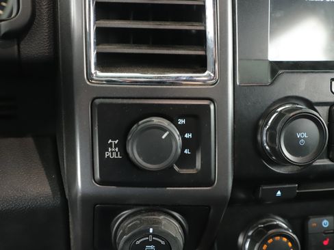 Used 2016 Ford F150 XLT w/ Equipment Group 302A Luxury image 19