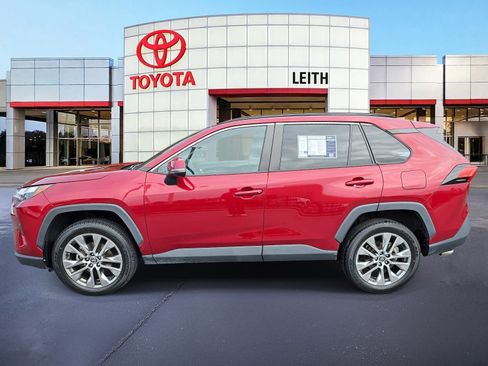 Certified 2022 Toyota RAV4 XLE Premium image 8