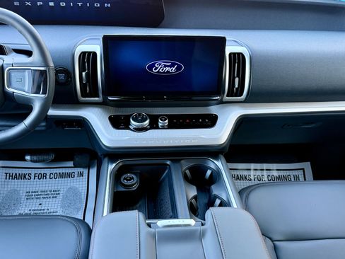 New 2025 Ford Expedition Active image 14