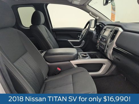 Used 2018 Nissan Titan SV w/ SV Convenience Package image 15