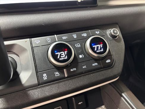 Used 2023 Land Rover Defender 110 X-Dynamic SE image 14