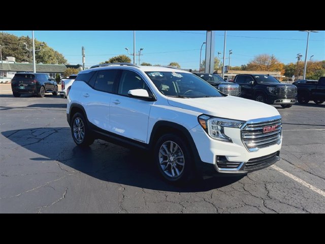Certified 2023 GMC Terrain SLT AWD/4WD image 2