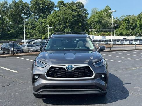 Used 2022 Toyota Highlander XLE AWD/4WD image 10