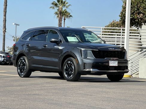 Used 2024 Kia Sorento S AWD/4WD image 8