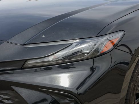 Used 2025 Toyota Camry SE FWD image 11